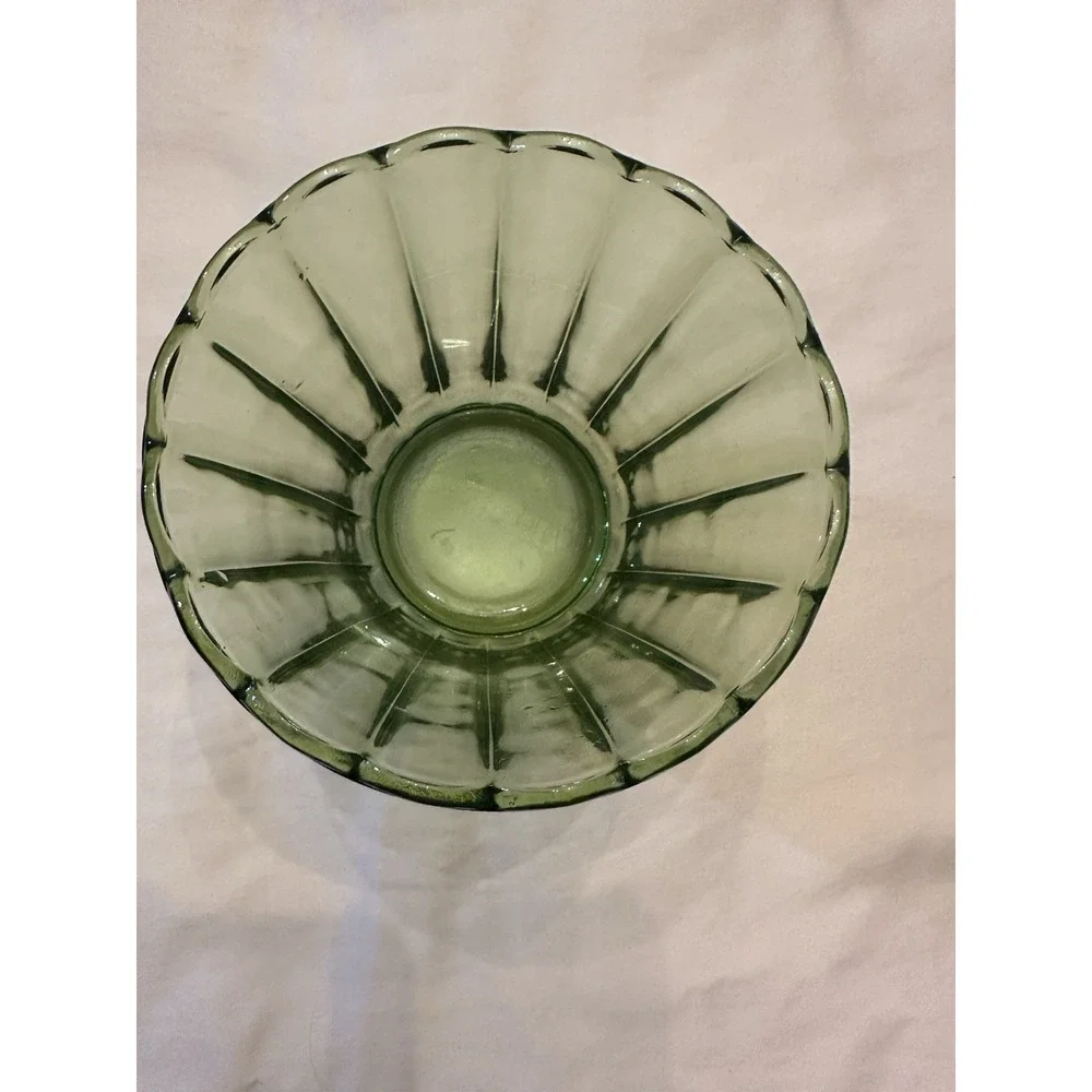 Green Ribbed Glass Vase Decorative Fluted Design Scalloped Rim 5 in Dia